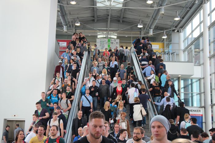 Fibo 2015: Besucher auf Treppen