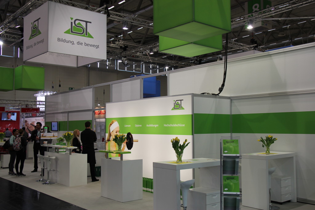 Der FIBO-Messestand des IST-Studieninstituts