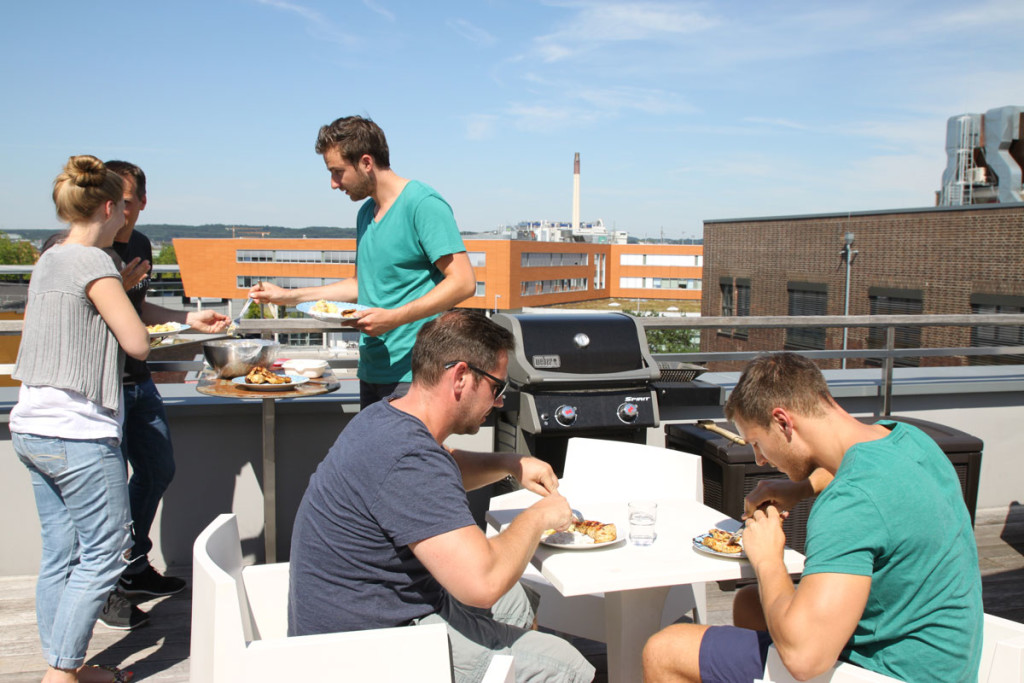 Was gibt es bei schönem Wetter besseres als mit Freunden zusammenzusitzen und gemeinsam zu grillen?