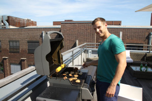 Marc Oberwetter aus dem Fachbreich Fitness kann gesund grillen