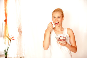 Mit Müsli und Obst in den Tag zu starten ist eine gute Sache.