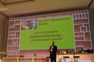 IST-Professor Dr. Gerhard Nowak mit einem Vortrag zu den olympischen Idealen.