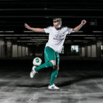 Auf einem Bein Freestyler, auf dem anderen Agenturinhaber.
