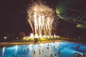 Feuerwerk bei "Pool united" im Aquapark Oberhausen.