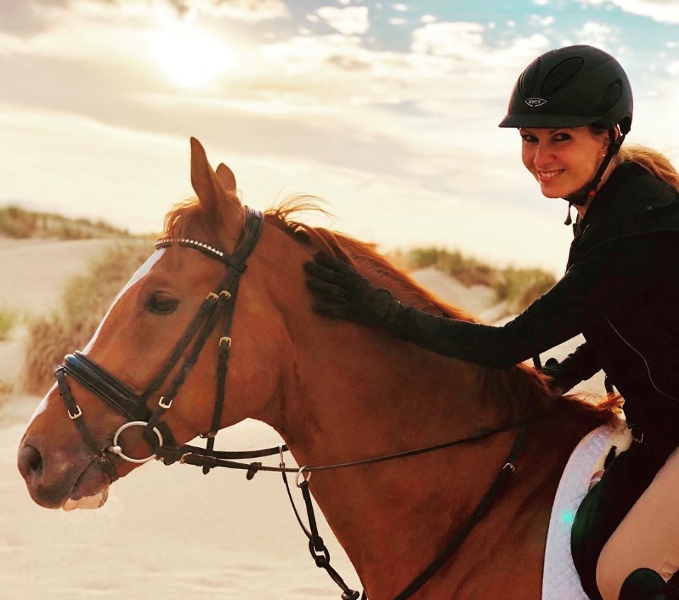 Jennifer Kastner auf ihrem Pferd.