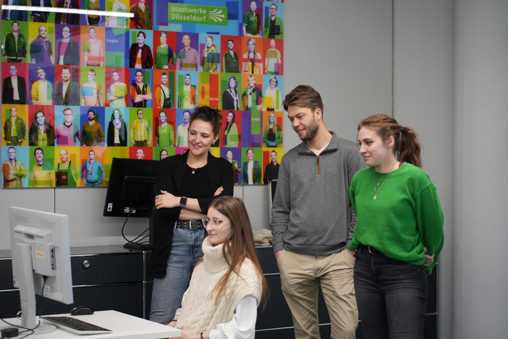 Kommunikationsstudierende der IST-Hochschule bei den Stadtwerken Düsseldorf