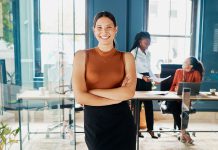 Personalabteilung Aufgaben_Frau im Buero