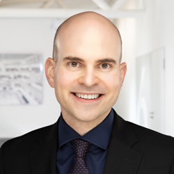 Dr. Martin Eggers