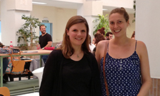 IST-Studentin Sabrina Pohl (rechts) wurde in Sevilla von Eva Sroka vom International Office besucht.
