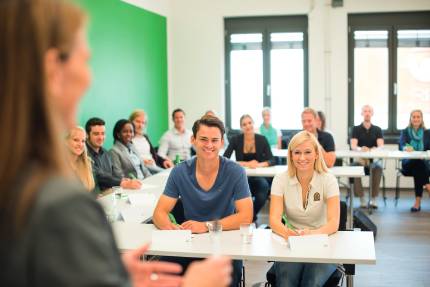Studierende im Klassenzimmer