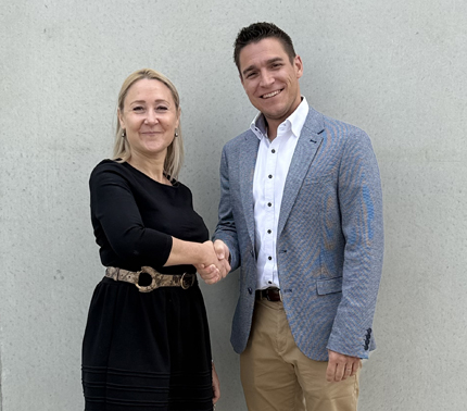 Helene Michel, kaufmännische leiterin der Düsseldorfer Bäderbetriebe, und Simon Kellerhoff, Vertriebsleiter IST