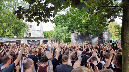 Menschen auf dem Rage against Racism-Festival