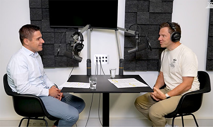 Simon Kellerhoff und Prof. Dr. Martin Lange im Tonstudio.