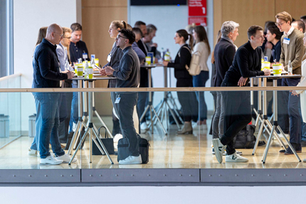 Leute beim Speed Dating