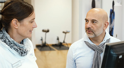 Ersan Özen mit Mitarbeiterin