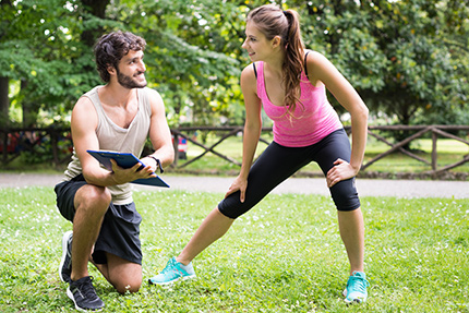 Personal Trainer und Klientin
