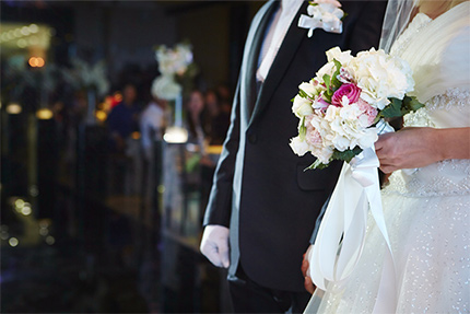 Hochzeitspaar bei der Traunug