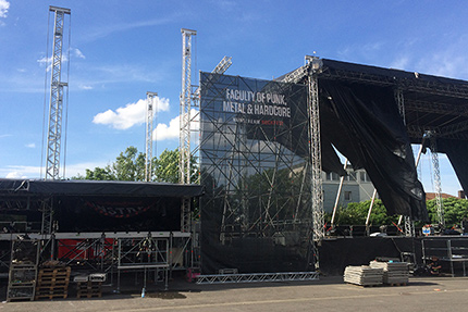 Festival-Bühne im Aufbau