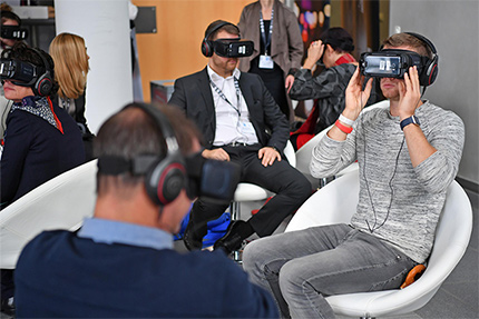 Virtual-Reality-Brillen zum testen
