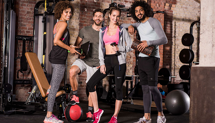 Personen im Fitnessstudio