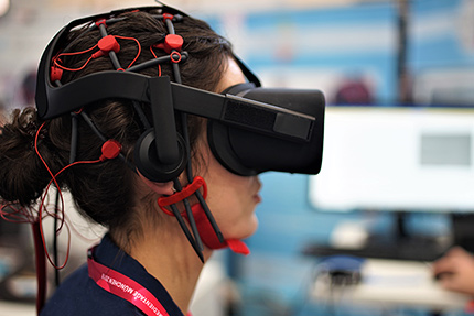 Lilli mit VR Brille