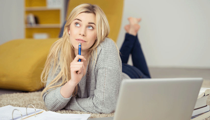 Frau mit Laptop