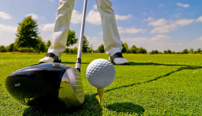 Golfschläger mit Ball