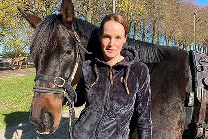 Sabine Angemeer auf ihrem Pferd