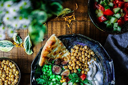 Gesunde Ernährung Kichererbsen und Gemüse