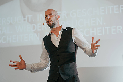 Markus Czerners hält als Business Coach Vortrag