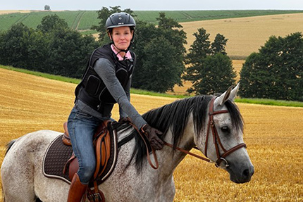 Sabine Angemeer mit ihrem Pferd