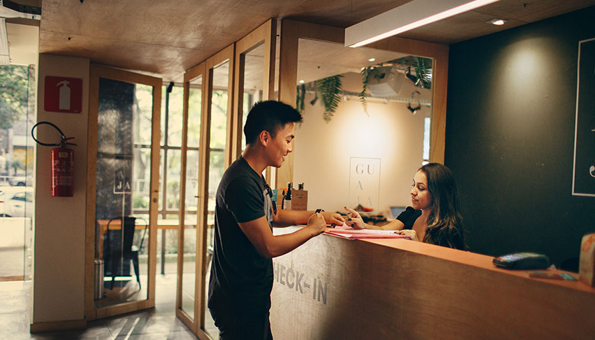 Personen am Check-in