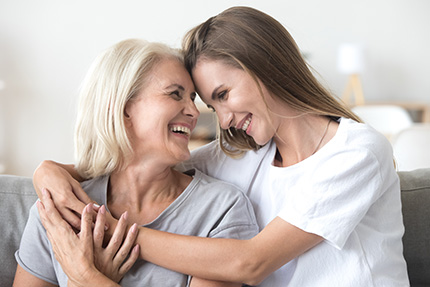 Glückliche ältere Frau durch Longevity