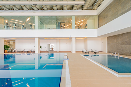 Modern geführtes Schwimmbad