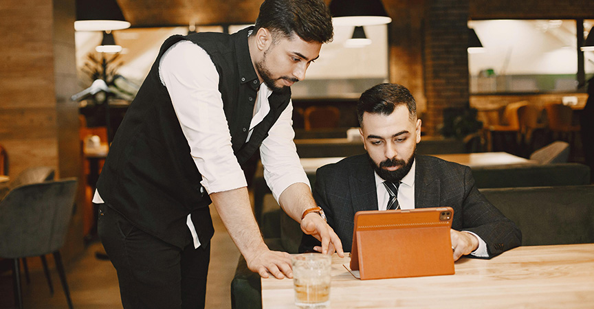 Digitalisierung in der Gastronomie_Gastro Mitarbeiter