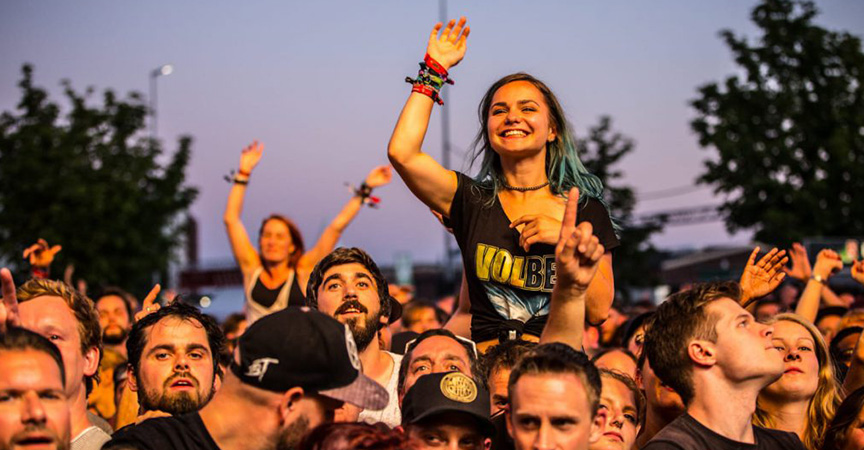 Thema Sicherheitskonzept. Vainstream Besucher vor Bühne