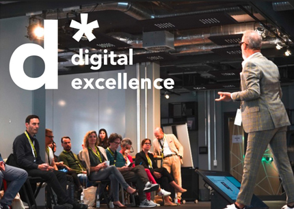 Redner vor Publikum auf der Messe digital excellence